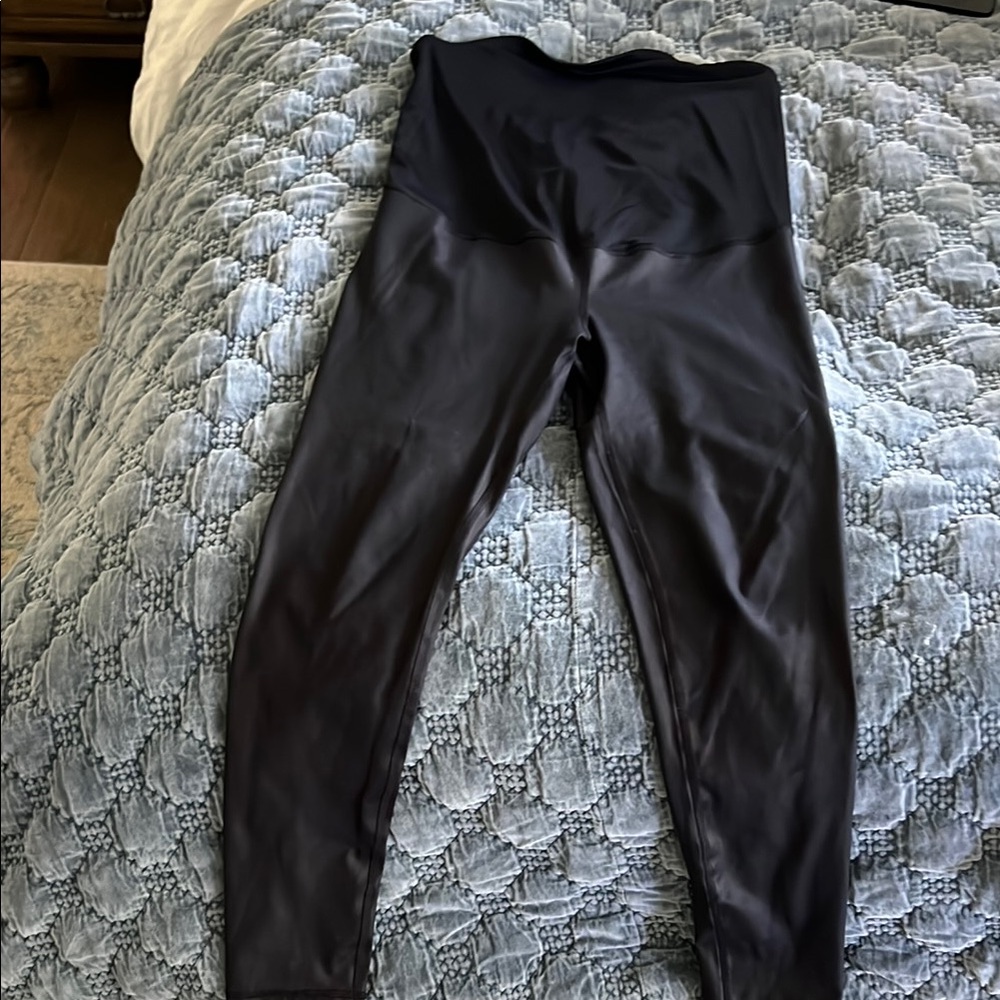 Ingrid + Isabel Maternity Black High-Waisted Leggings